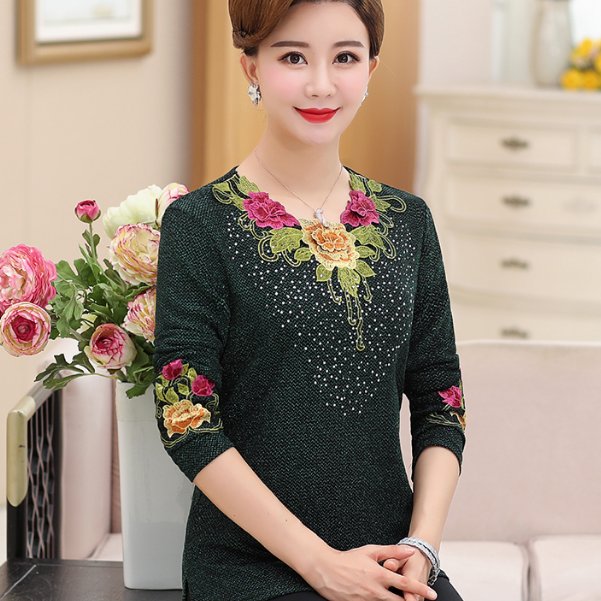 女儿结婚，妈妈这样打扮去参加婚礼，竟抢尽了风头