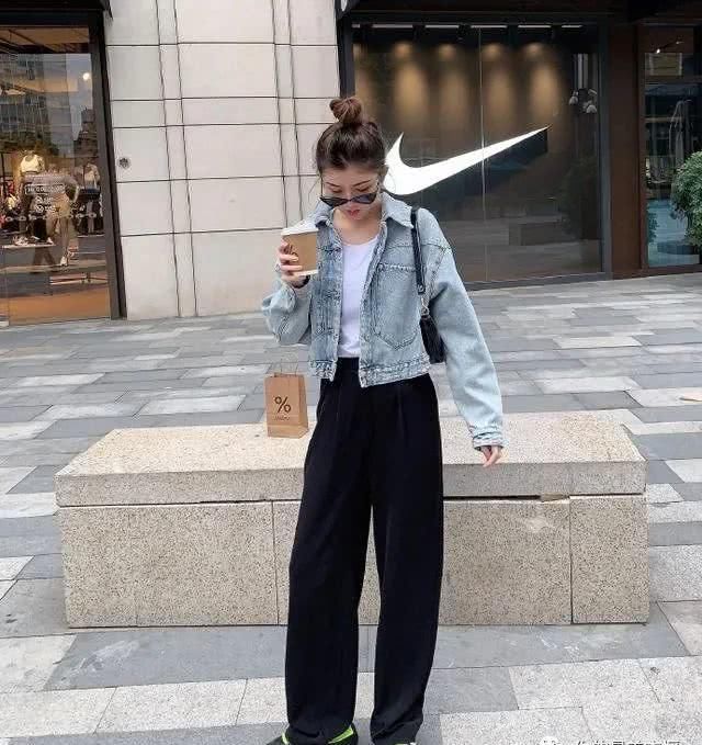  『纯白t恤』一件白T恤走天下，哪个女人这么豪横？普通白T也能如此时尚？