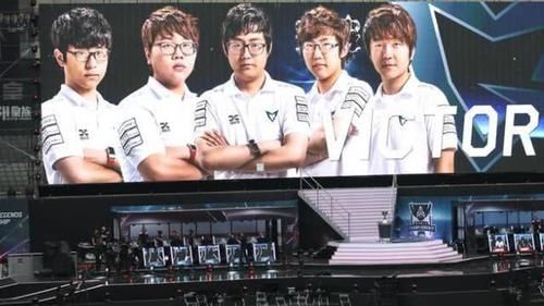  UZI|讲不出再见，那个战无不胜的狂小狗还是离我们而去！UZI生涯回顾！