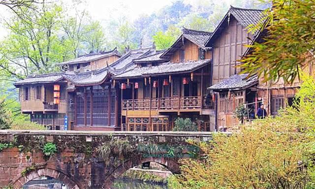 四川降水量最多城市，一年300多天都在下雨，当地女孩肤白貌美