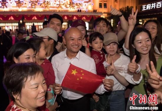  「代表」香港警队代表游览北京王府井