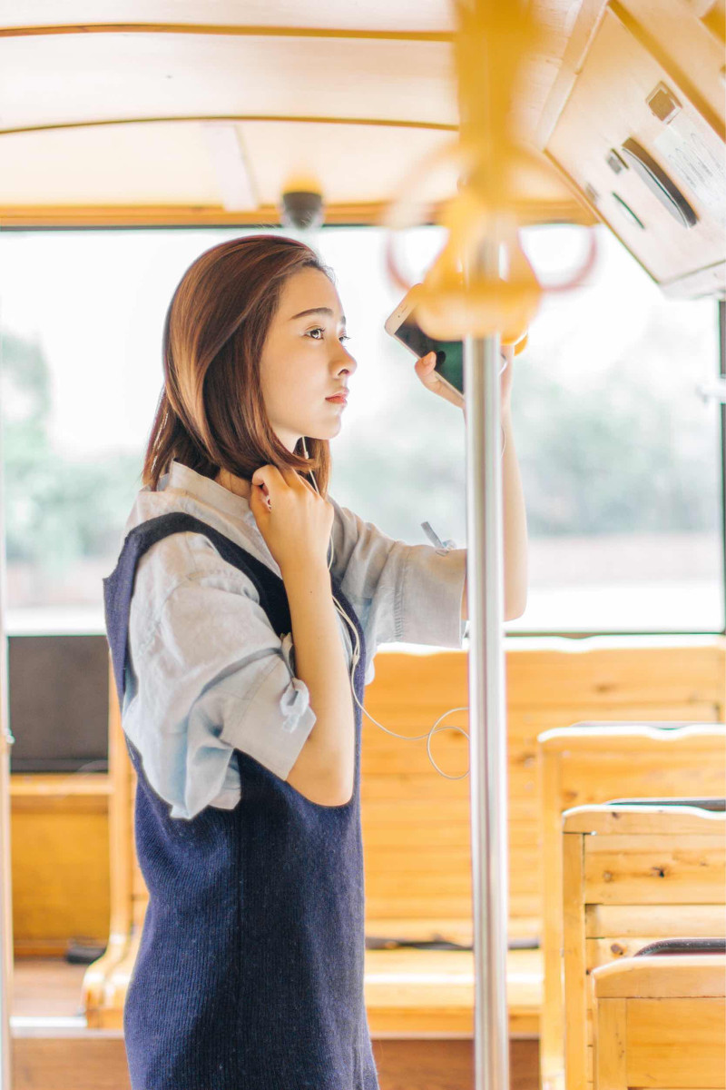 漂亮的素颜短发女孩文艺范写真
