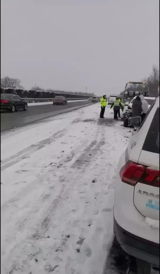 紧急提醒！河南今天预计320万辆车冒雪上路！返程的小伙伴这些信