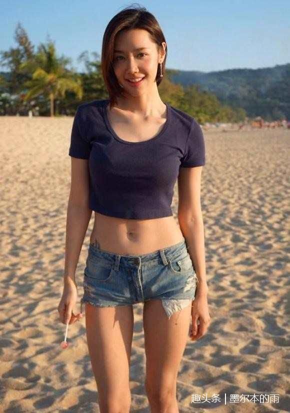 时尚街拍：牛仔热裤美女街拍，现在是穿得越破越好看了吗？