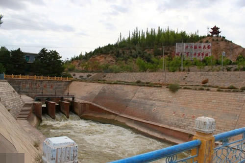 中国超级工程，24万人耗费40年建造最大的沙漠水库成功，被世界关