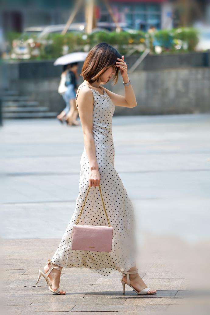 重庆街拍, 优雅美丽的裙子让姑娘拥有女人味, 展示魅力