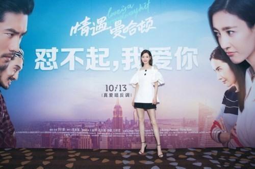 王丽坤不愧素颜女神！一袭白裙美若天仙，网友：林更新就偷着乐吧