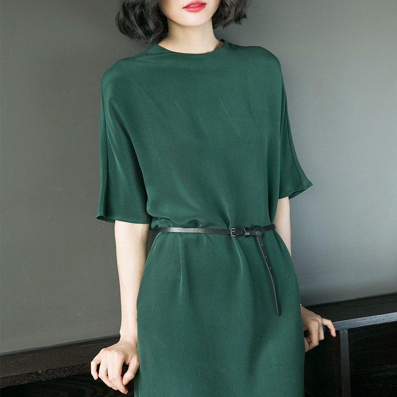 小姨太惊艳!这样穿去旅游，身材前凸后翘，简直让人“大饱眼福”