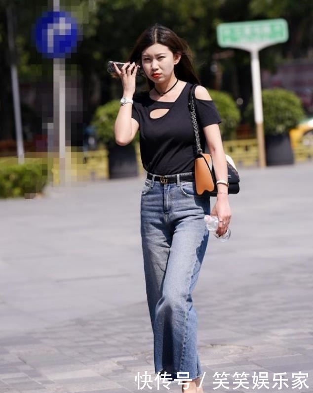  「气质」美女街拍穿搭靓丽的小姐姐，气质紧身裙，彰显出曼妙身材