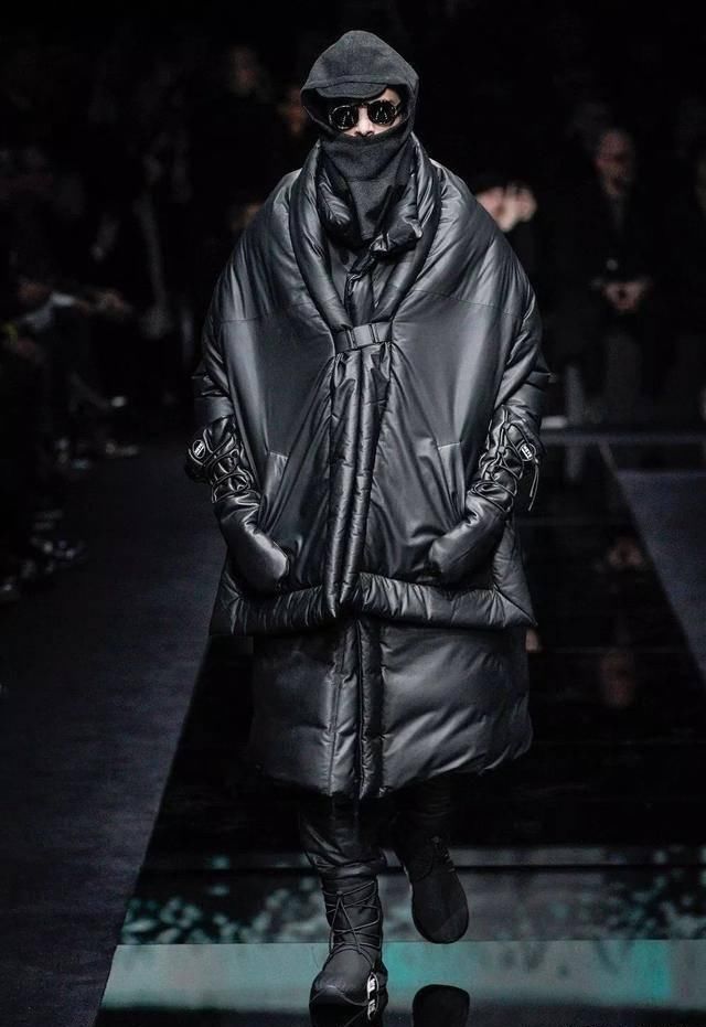 「延续」85岁的Armani先生,一直延续自己的风格,优雅简约的更加年轻化