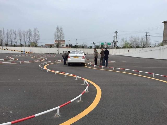 科目二通过速度太快,考官直接给0分,拿着驾照