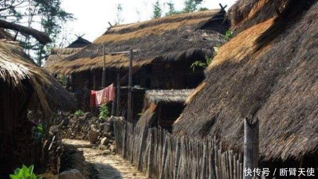中国最后一个原始部落，曾存残忍的猎头习俗，人们至今住在茅草屋