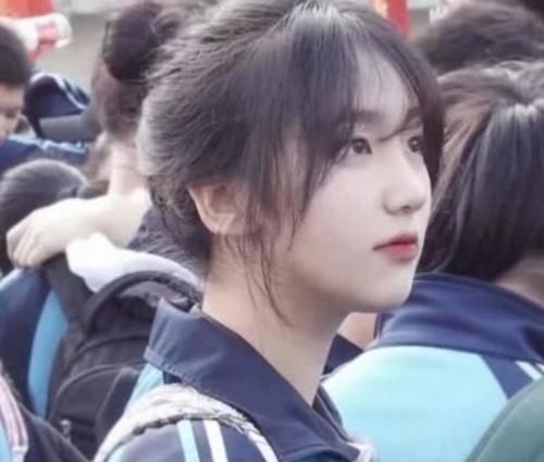 『女生』女生脸上有这“3特征”,别再“披头散发”了,小仙女早就扎起来了