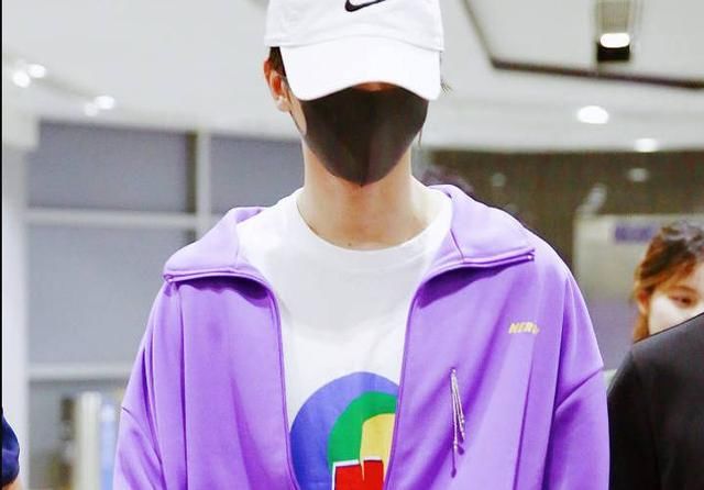 蔡徐坤颈上红印是什么?蔡徐坤颈上为什么有红