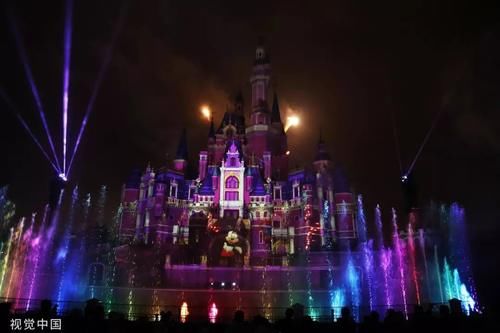 游客带一整只西瓜去迪士尼,火了!