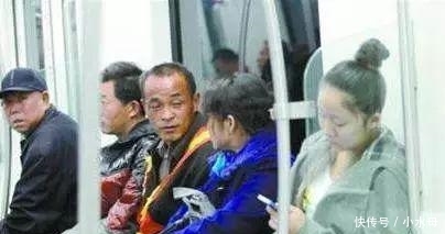 听到iPhoneX要卖9800, 农民工说了一句话, 镇在场所有人