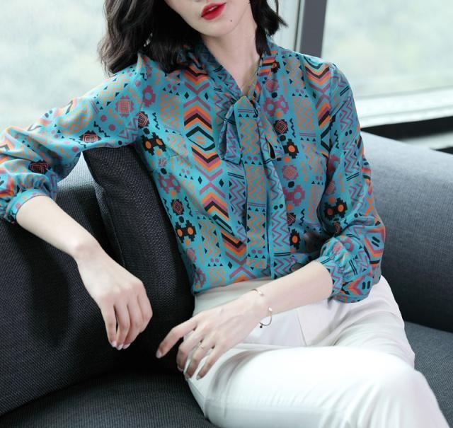 装新款:建议:70后妈妈们,过年打扮嫩点,学下图这样穿搭,洋气超减龄