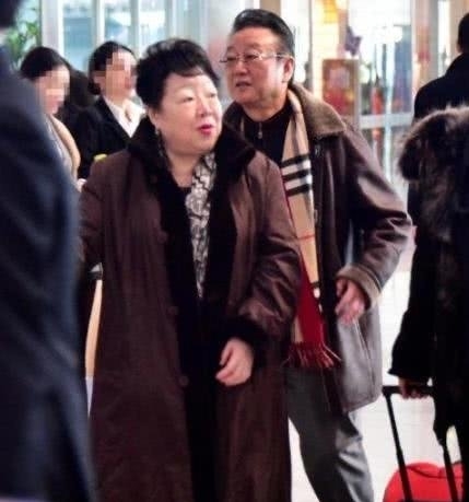 一言难尽:73岁蒋大为一家近照,女儿貌美如花,老婆颜值一言难尽