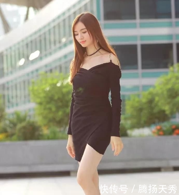  『凉爽』路人街拍,女这条裙子修身又洋气,凉爽而舒适