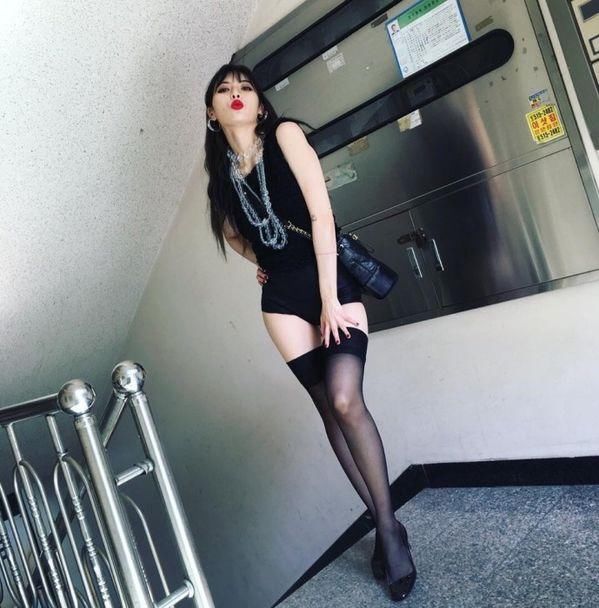 救命｜泫雅的浴缸照撩哭我，瘦还有胸真的太过分啦！