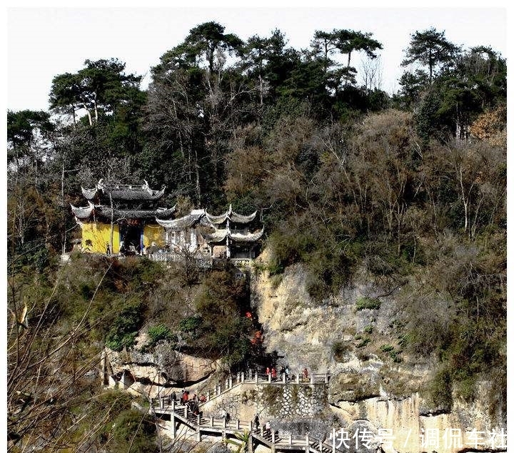 走进名山永康方岩的怀里，领略丹霞独特的地理奇观！