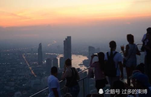 泰国花46亿建的“马赛克楼”被吐槽丑，设计师：晚上再来看！