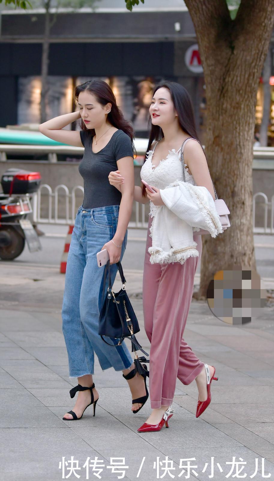  鞋子：街拍：脚穿高跟鞋， 走起路来昂首挺胸就是自信