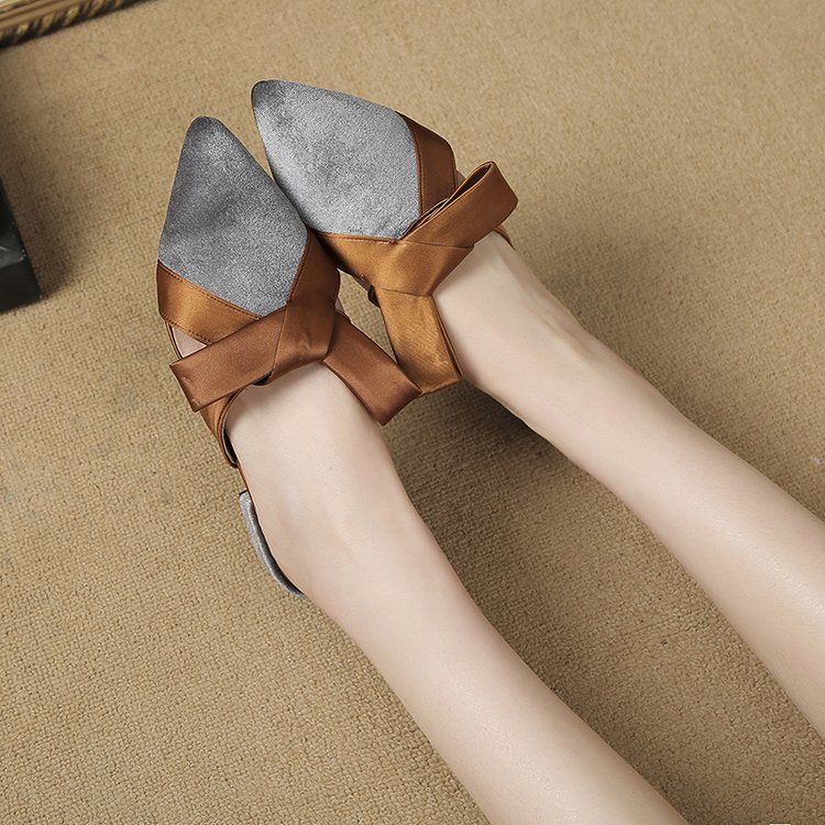 看见女朋友这么穿凉鞋，性感可爱，走了很久都不累脚