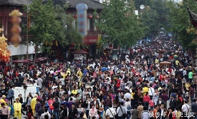 五一西湖单日游客超过60万，游客哭诉：我后悔了，不想出来玩了