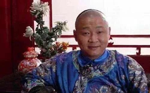  『神仙』演太监出名，娶180超模归隐山林养鸡，如今快活似神仙