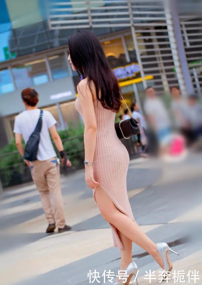 [吸引力]美女的颜值非常高，身材也不错，非常有吸引力