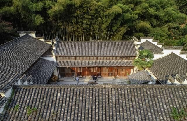 隐藏于杭州山林之中，由100多年历史古宅改造，却鲜为人知的民宿