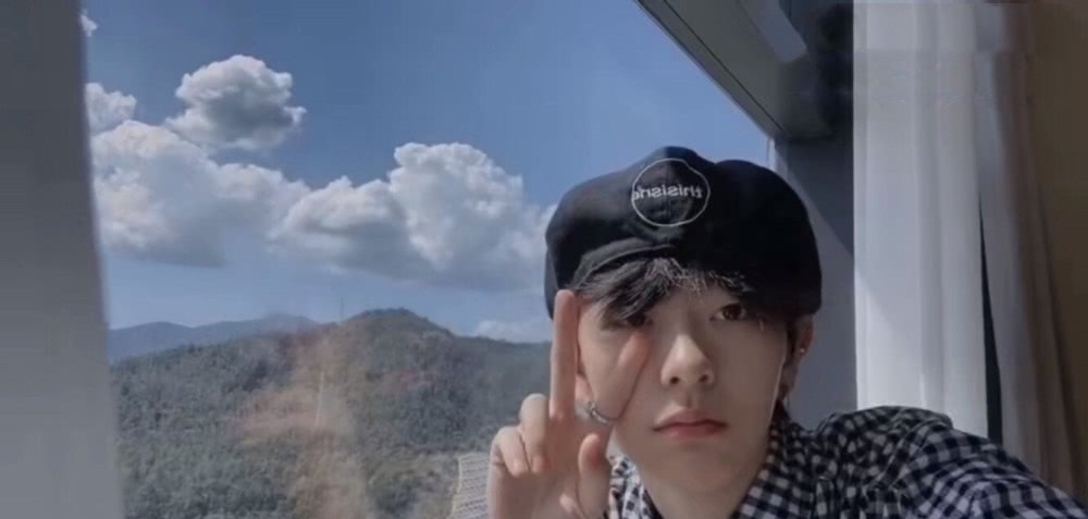 刘梦:杨幂公司新签艺人刘梦,撞脸李钟硕傻傻分不清,没想到还是个女孩