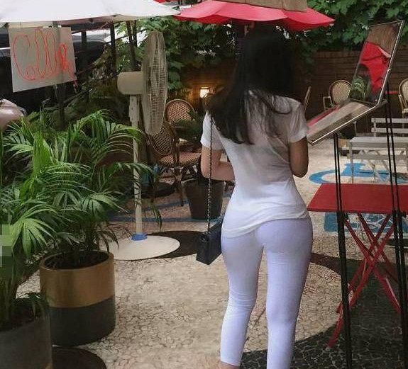 凹凸紧致的打底裤美女,穿出成熟女性的美感,女神范十足!