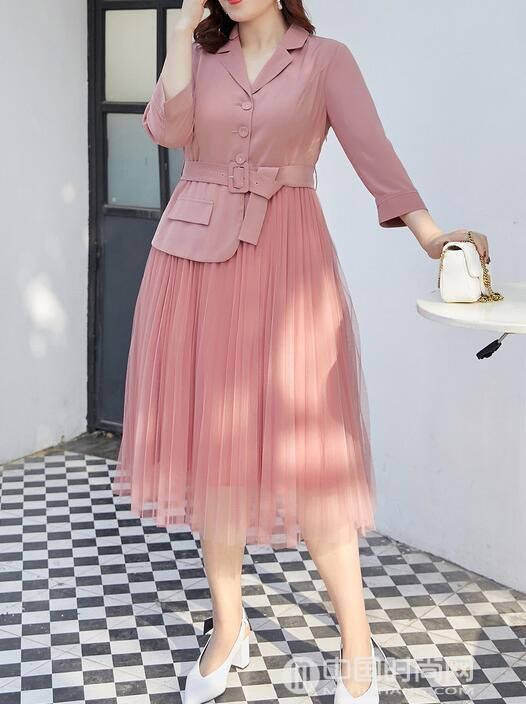  什麼■人胖不可以穿什麼色调衣服裤子 小胖妹显高穿衣搭配技巧