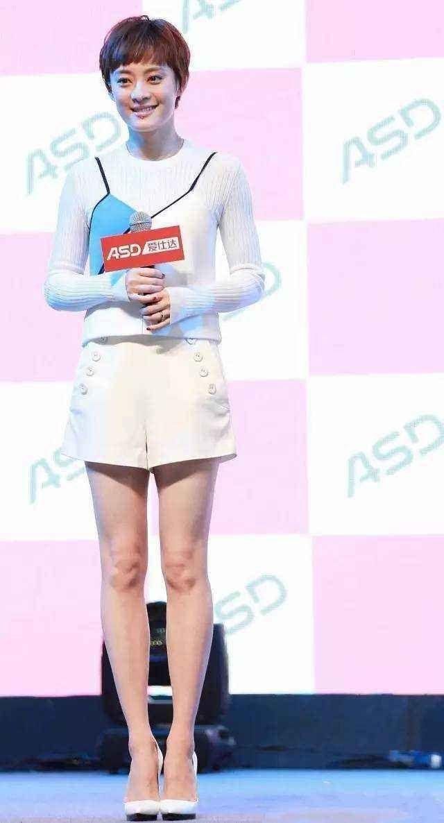 孙俪去非洲度假了?小麦肤色让白裙衬的更黑了，快白回来!