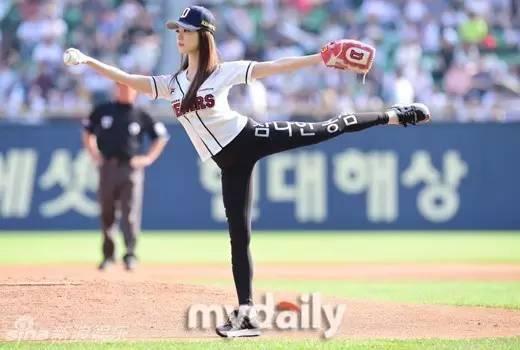 韩国女星一字马棒球开球爆红,韩国这些棒球女