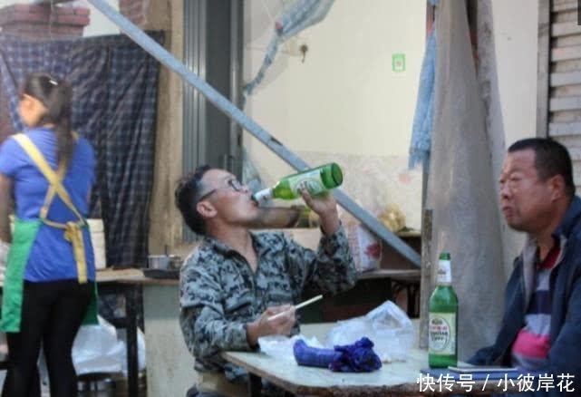 农民工”薪水“不高，为何吃饭却顿顿少不了啤酒？真实原因太心酸