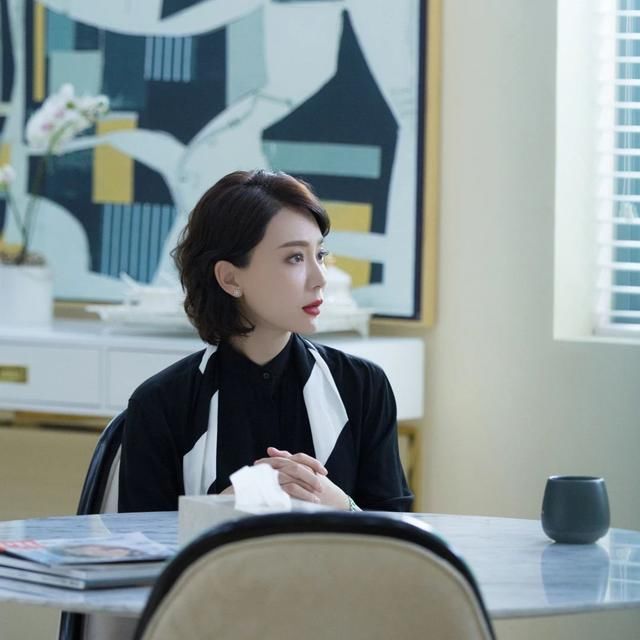 女强人■这个女人也太会涂口红了,陈数新剧看得我好上头
