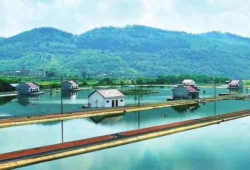 为什么出去旅游的人,发个朋友圈就带地址?其实并不是为了炫耀!