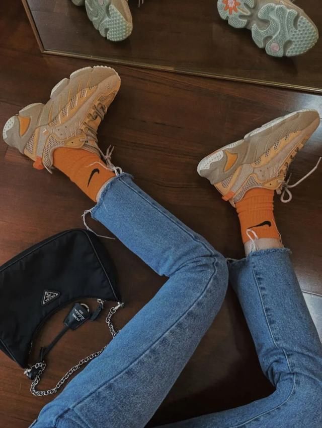  [时髦]没想到袜子也能穿得这么时髦！