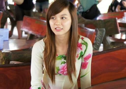 越南街头为何那么多美女站着？导游：这是一种职业！