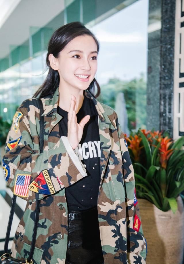 20岁关晓彤撞衫26岁Angelababy，一个真的嫩一个装嫩