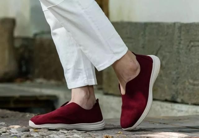 长大了，我也想偷穿妈妈的鞋……