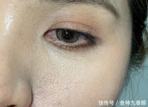 「粉底」这5个新手化妆误区,90%的人都犯过!难怪你的妆容越画越丑!