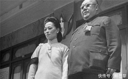 『逃亡』他带8吨黄金和3个老婆逃亡,挥霍一生,晚年喃喃自语想回祖国了