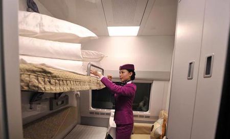 中国最特殊的火车，700公里一站到底，全程只能睡着