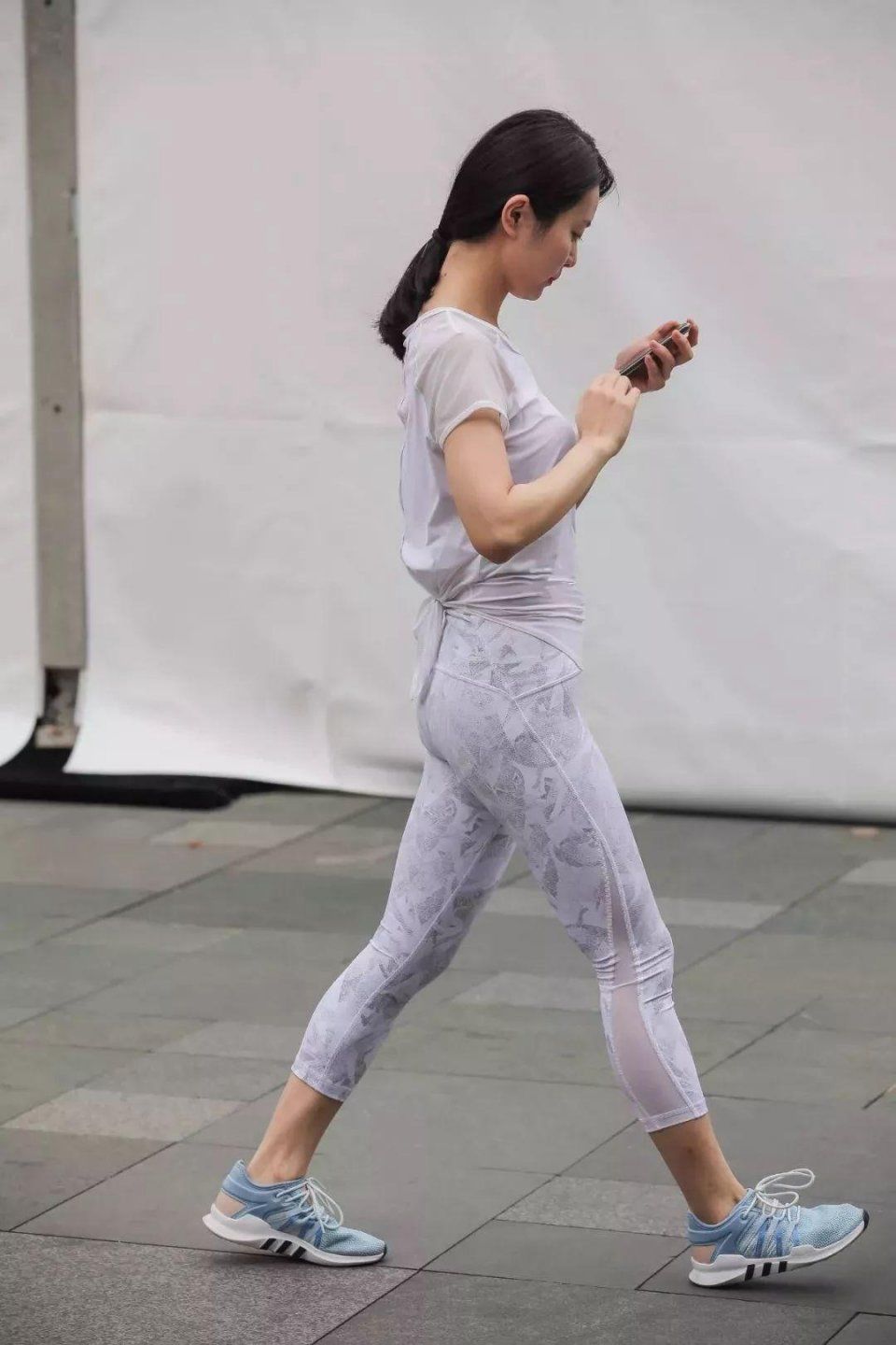 街拍:清纯可人，素颜女神说的就是她!