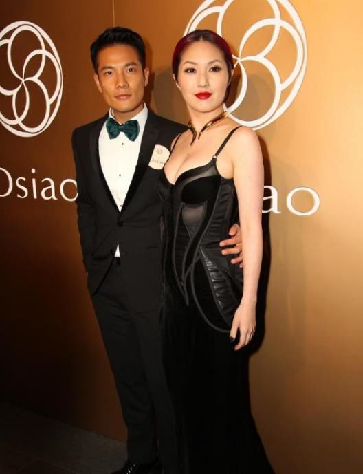 杨千嬅也真敢穿！直接真空上阵穿吊带，网友：丁子高也真是心大！