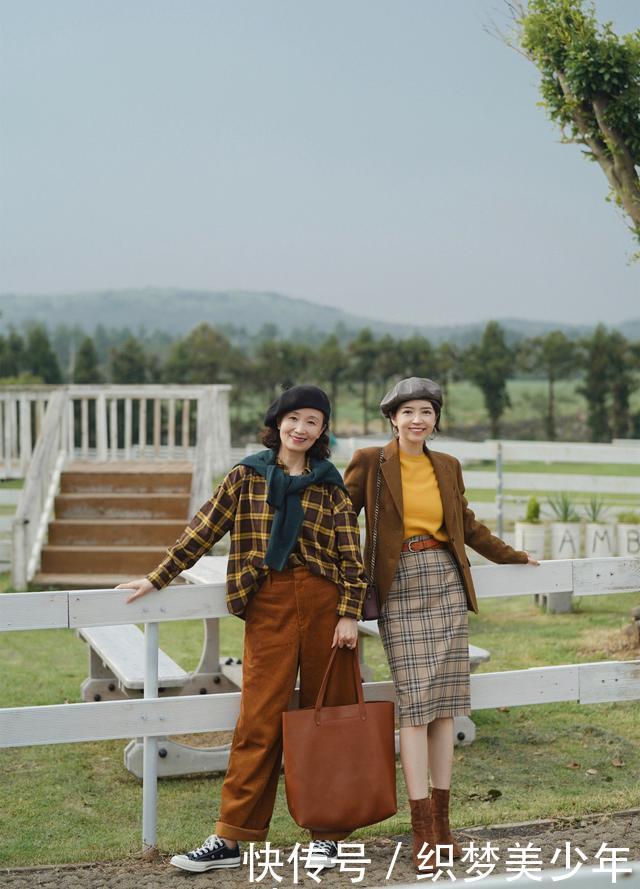 #女人#女人到了40岁,穿衬衫尽量少搭西装,瞧瞧三木妈妈这样穿美极了!